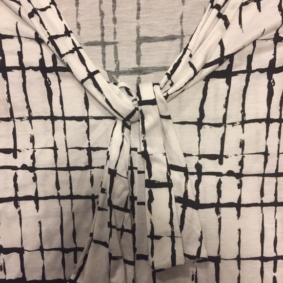 Banana Republic Black and White 3/4 Length Blouse - Picture 3 of 4